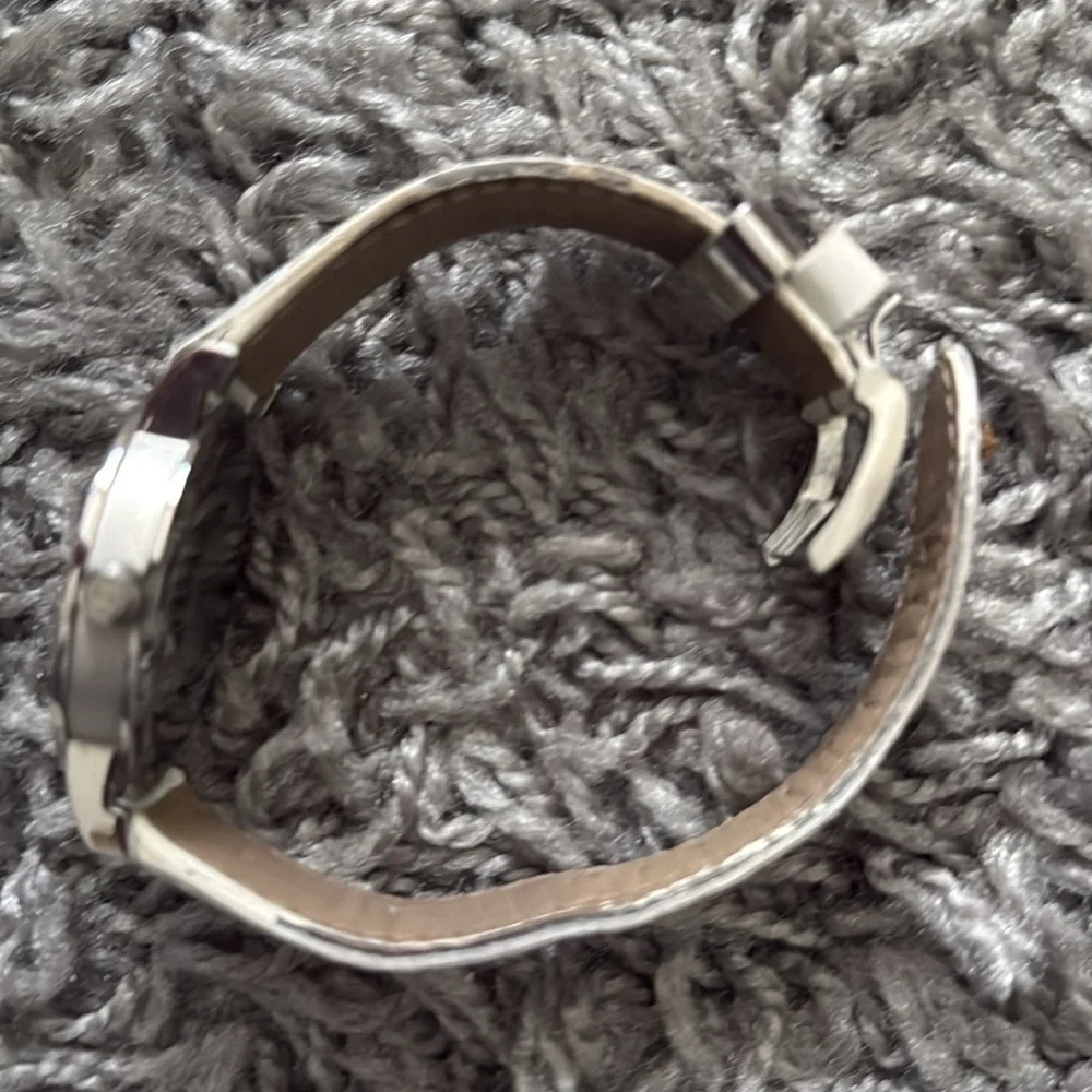 Burberry BU1380 Swiss Made 50M/165 Feet Watch Wristwatch